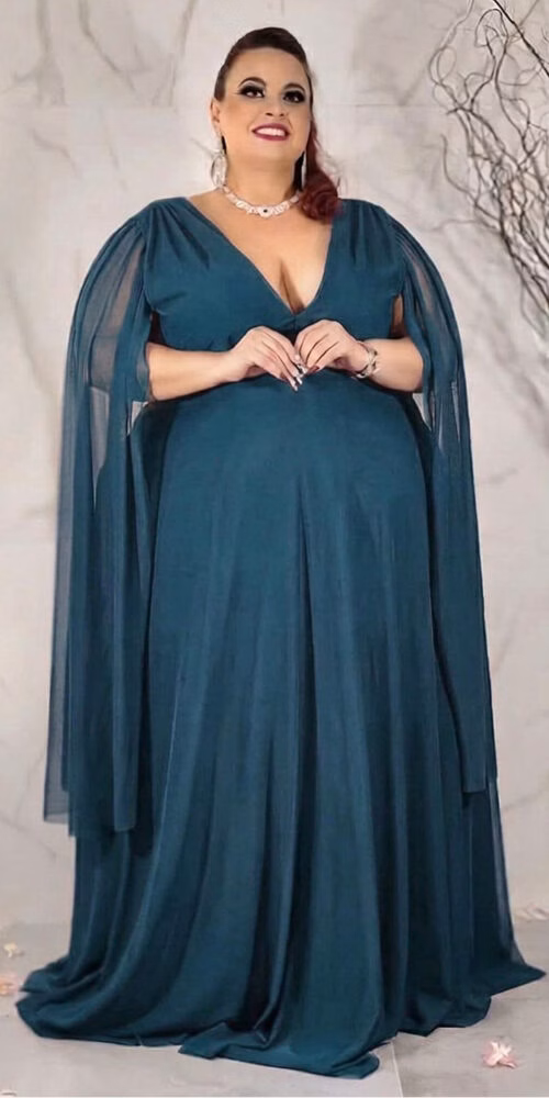 Vestido Plus Size Mangas Capa de Festa