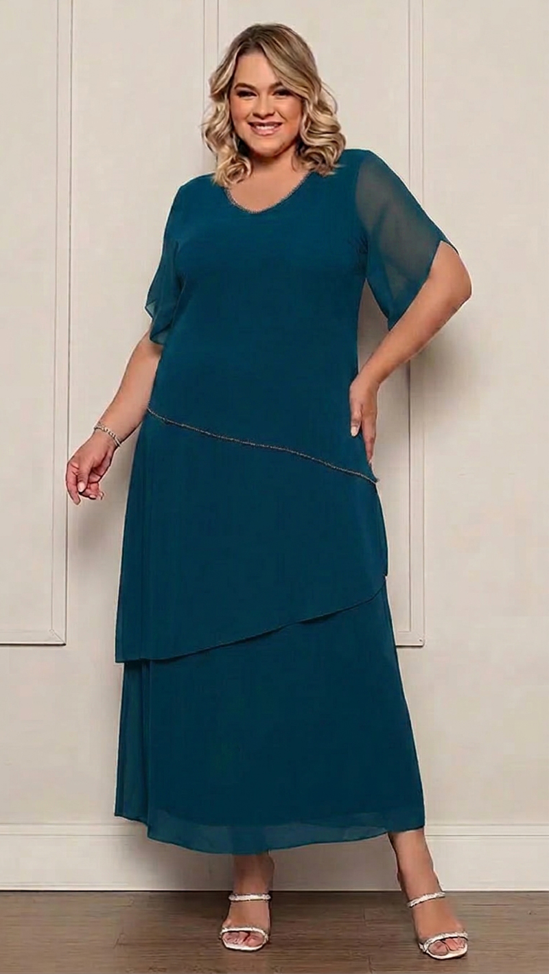 Vestido Festa Midi em Camadas Bordado Plus Size