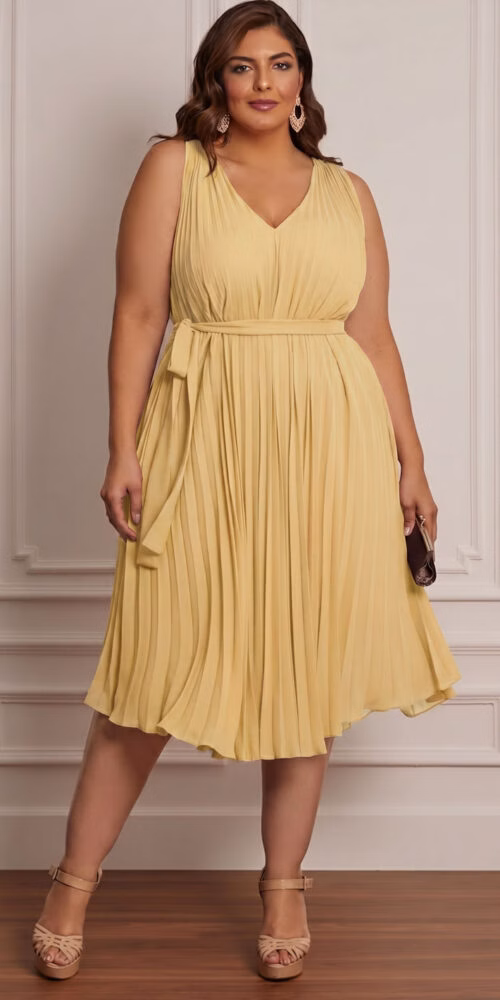 Vestido Midi Plus Size Trapézio Plissado