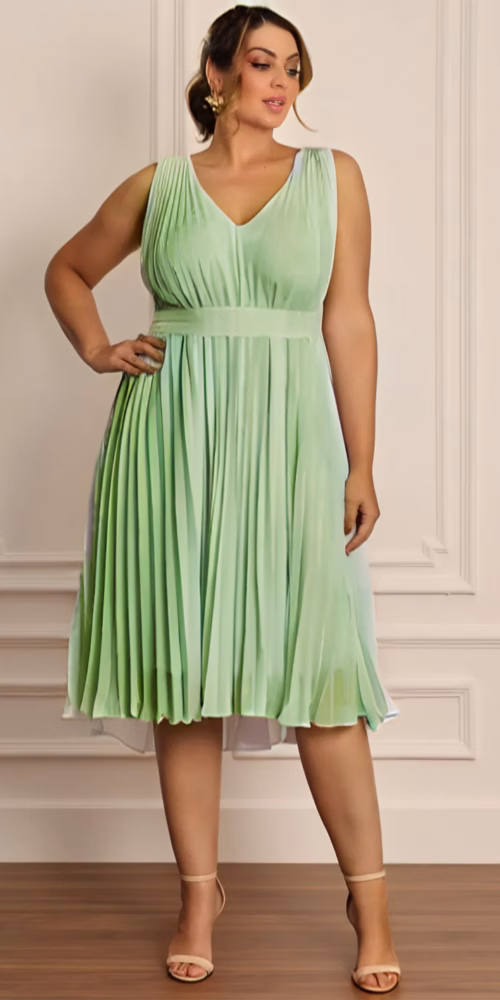 Vestido Midi Plus Size Trapézio Plissado