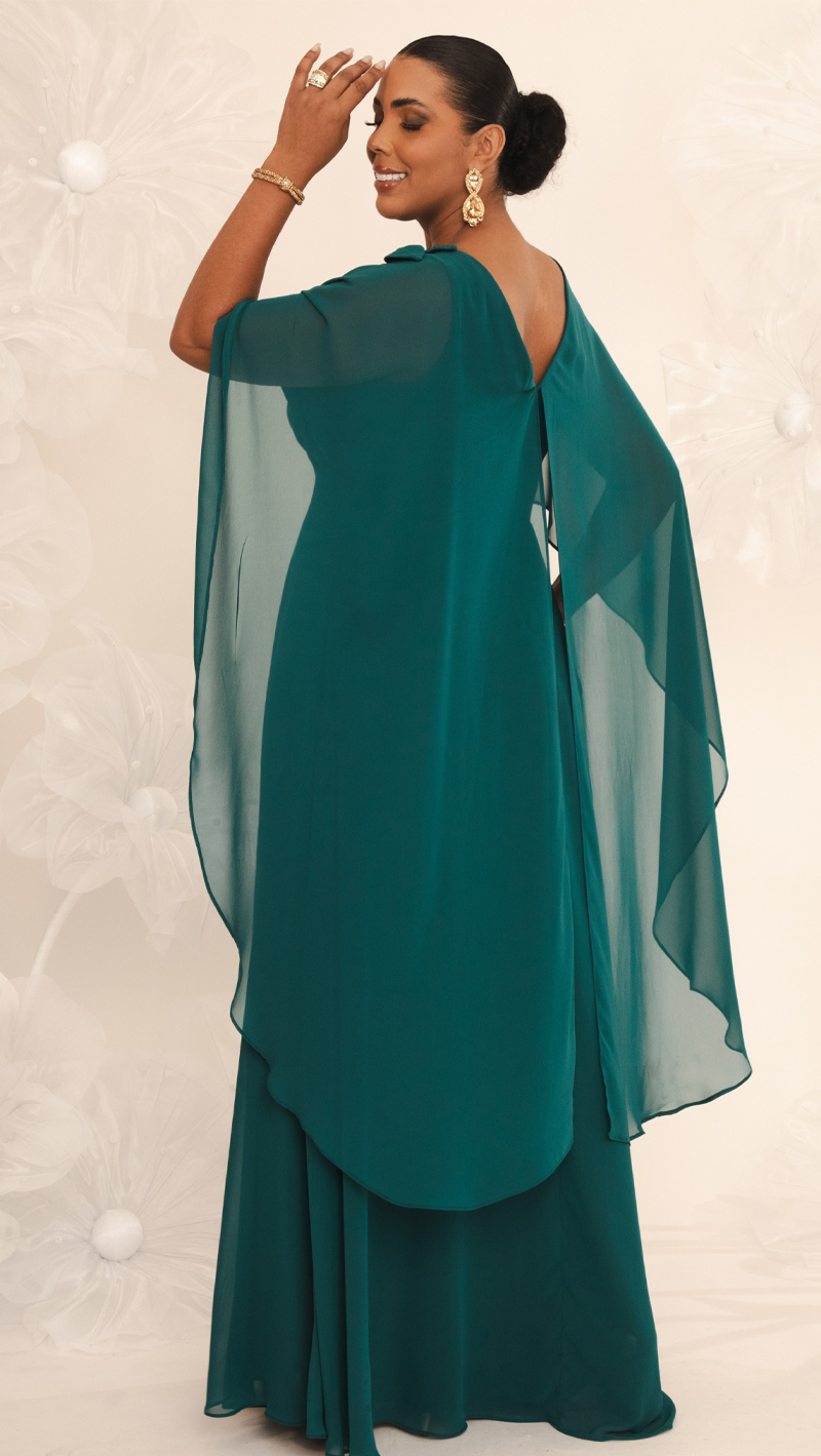 Vestido de Festa Capa Aplicação Flor Plus Size