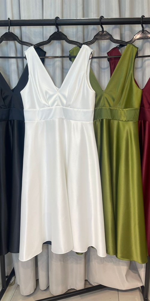 Vestido Midi Cetim com Elastano Plus Size