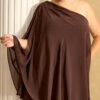 Vestido Plus Size Ombro Só com Capa Midi