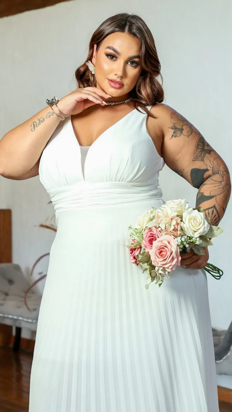 Vestido de Noiva Regata Plissado Plus Size