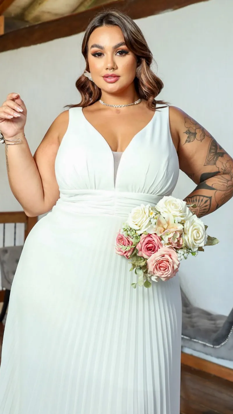 Vestido de Noiva Regata Plissado Plus Size