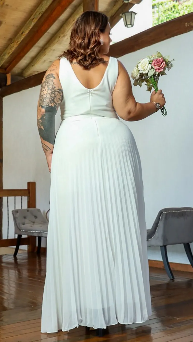 Vestido de Noiva Regata Plissado Plus Size