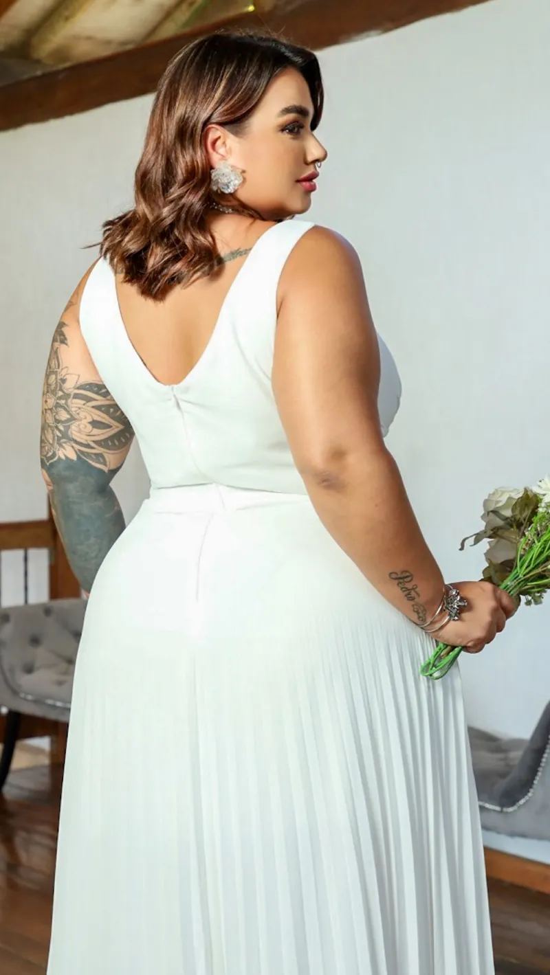 Vestido de Noiva Regata Plissado Plus Size