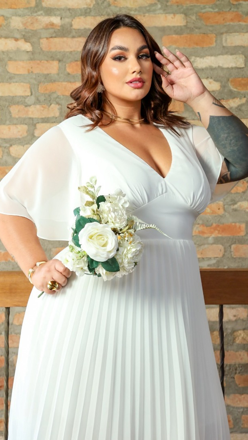 Vestido Curto Noiva Plissado Plus Size