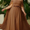 Vestido Festa Manga Capa e Cinto Flores Plus Size