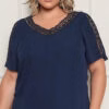 Blusa Crepe com Detalhe Renda Plus Size