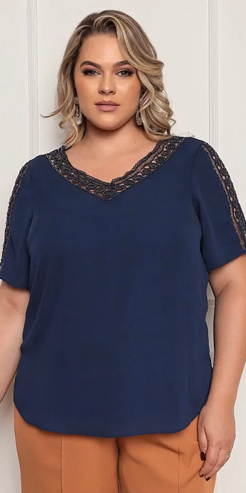 Blusa Crepe com Detalhe Renda Plus Size