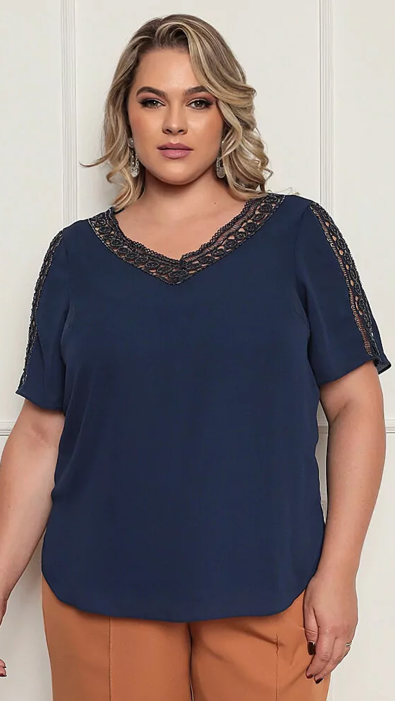 Blusa Crepe com Detalhe Renda Plus Size
