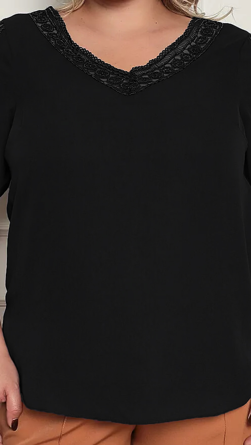 Blusa Crepe com Detalhe Renda Plus Size