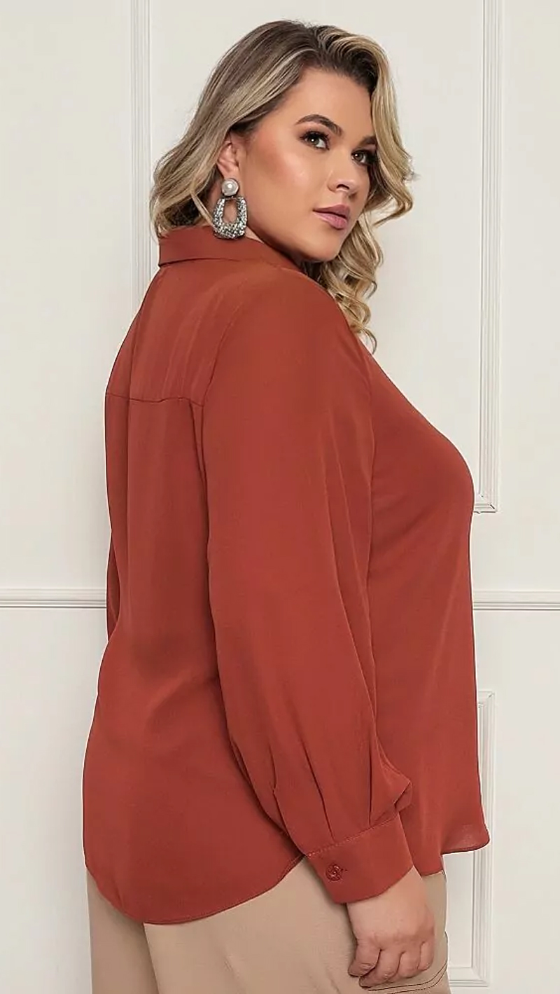Camisa Plus Size Manga Longa em Crepe