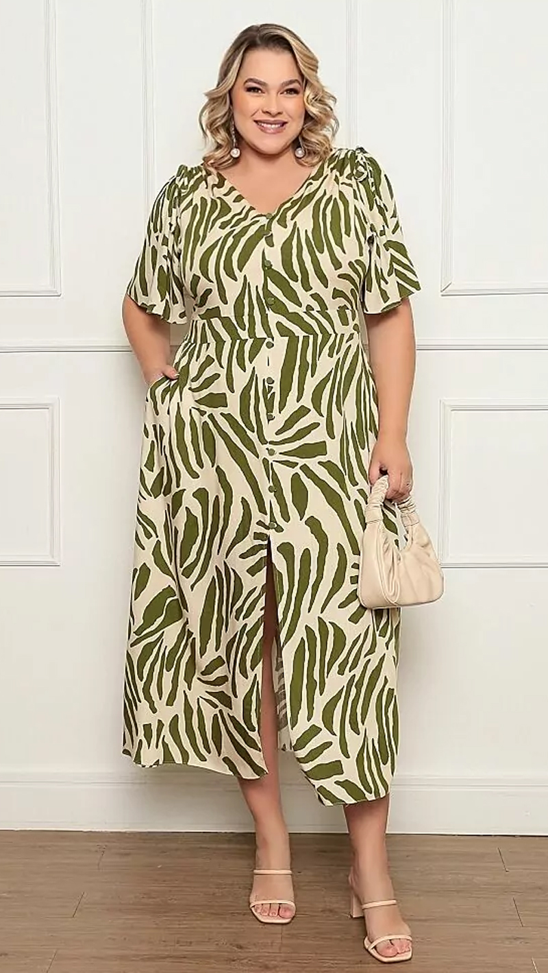 Vestido Longuete com Abertura Plus Size