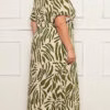 Vestido Longuete com Abertura Plus Size