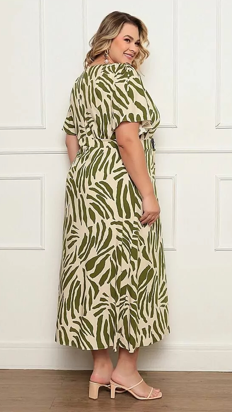 Vestido Longuete com Abertura Plus Size