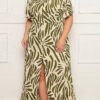 Vestido Longuete com Abertura Plus Size