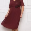 Vestido Plus Size Midi Festa Detalhe Renda e Flor