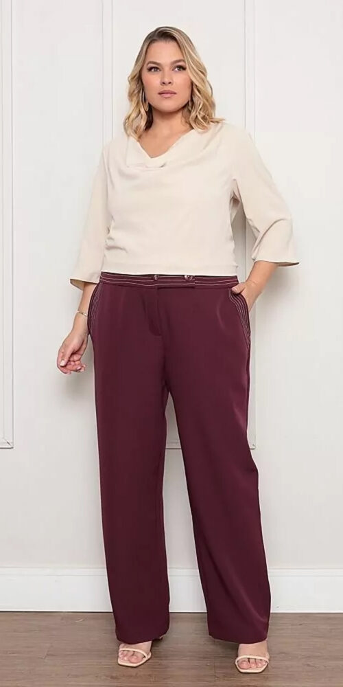 Blusa em Crepe Gola Degagê Plus Size