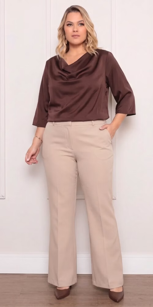 Blusa em Crepe Gola Degagê Plus Size