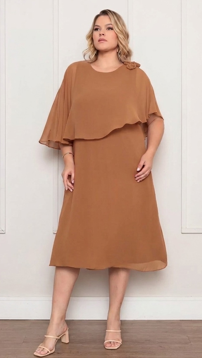 Vestido Midi Festa Capa com Flores Plus Size