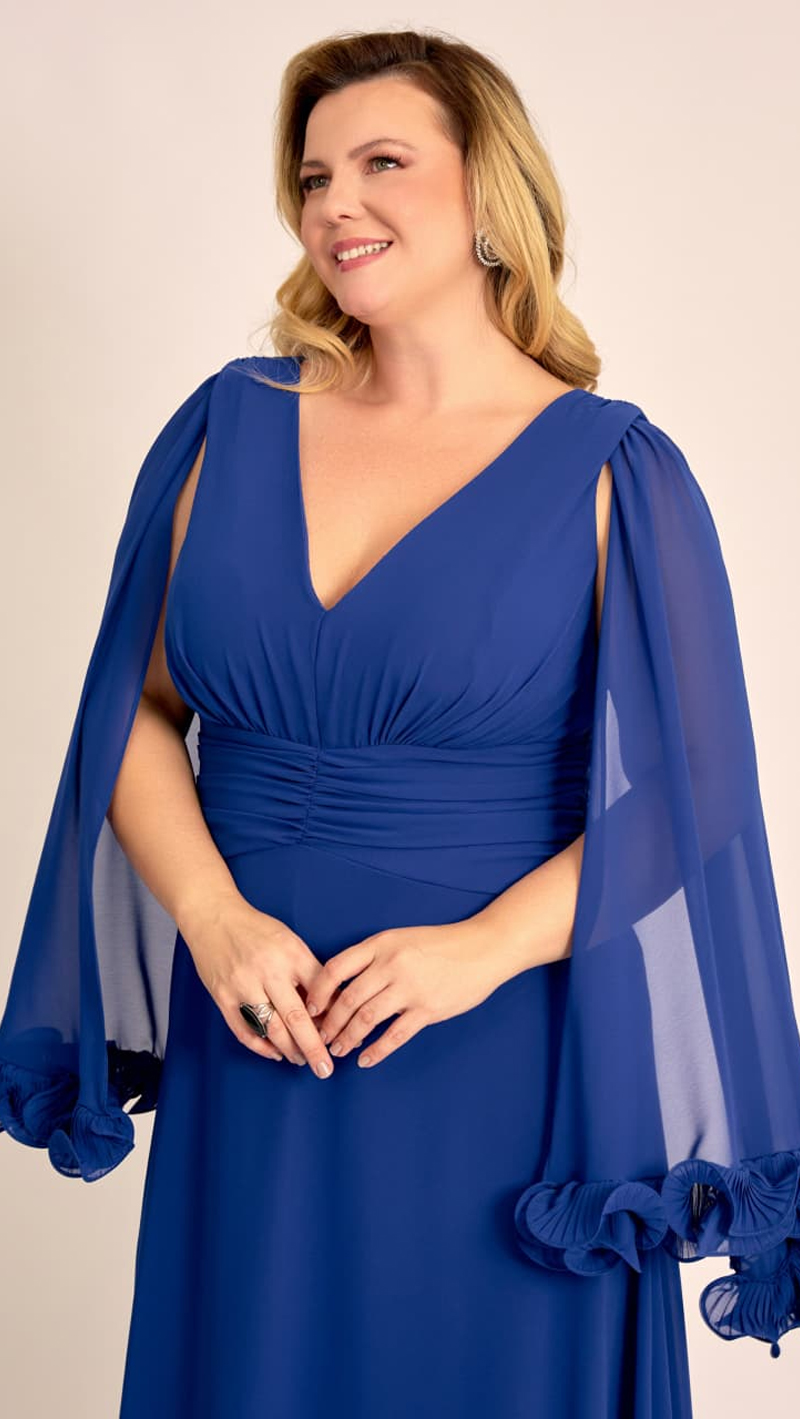 Vestido Plus Size de Festa Capa Curta com Fru-Fru