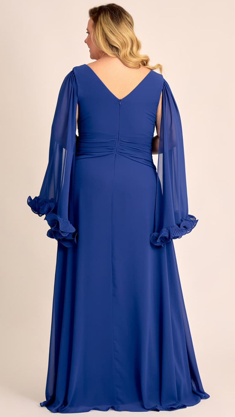 Vestido Plus Size de Festa Capa Curta com Fru-Fru