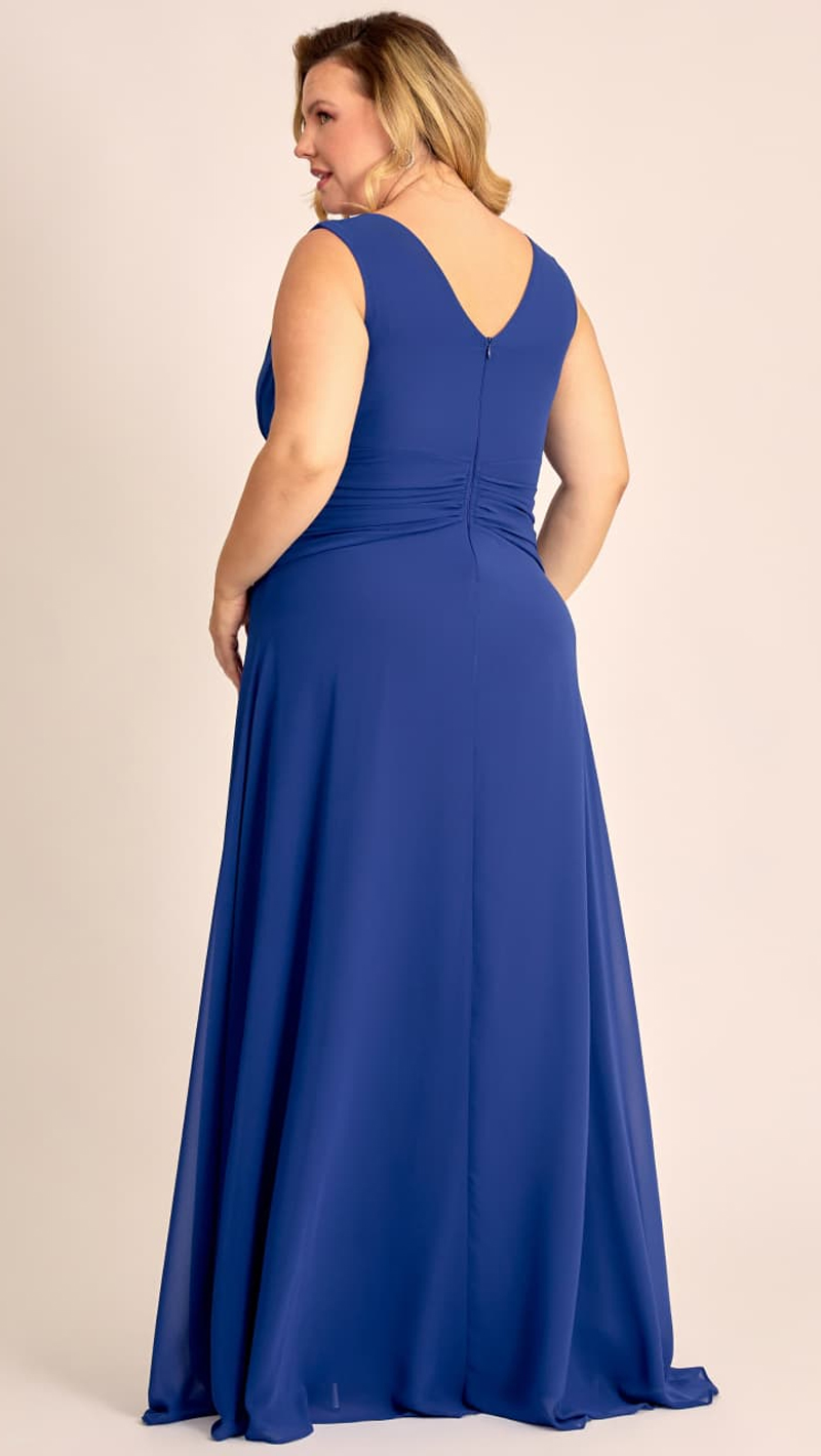 Vestido Plus Size de Festa Capa Curta com Fru-Fru