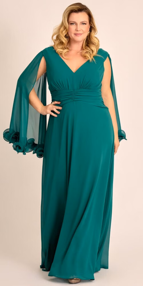 Vestido Plus Size de Festa Capa Curta com Fru-Fru