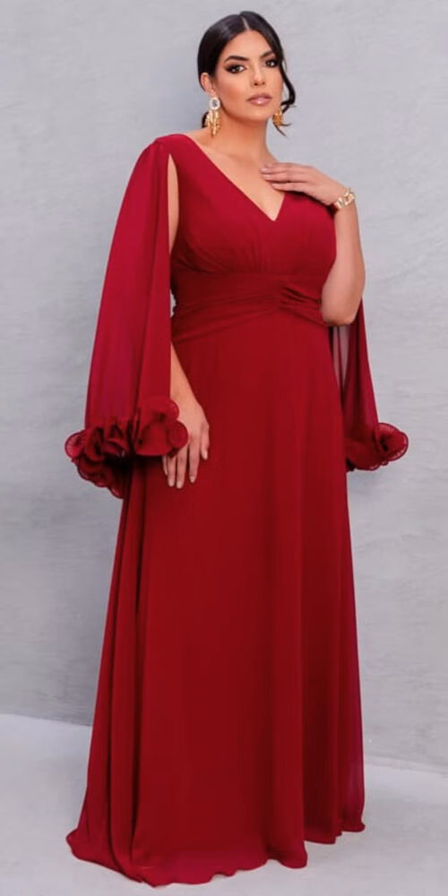 Vestido Plus Size de Festa Capa Curta com Fru-Fru